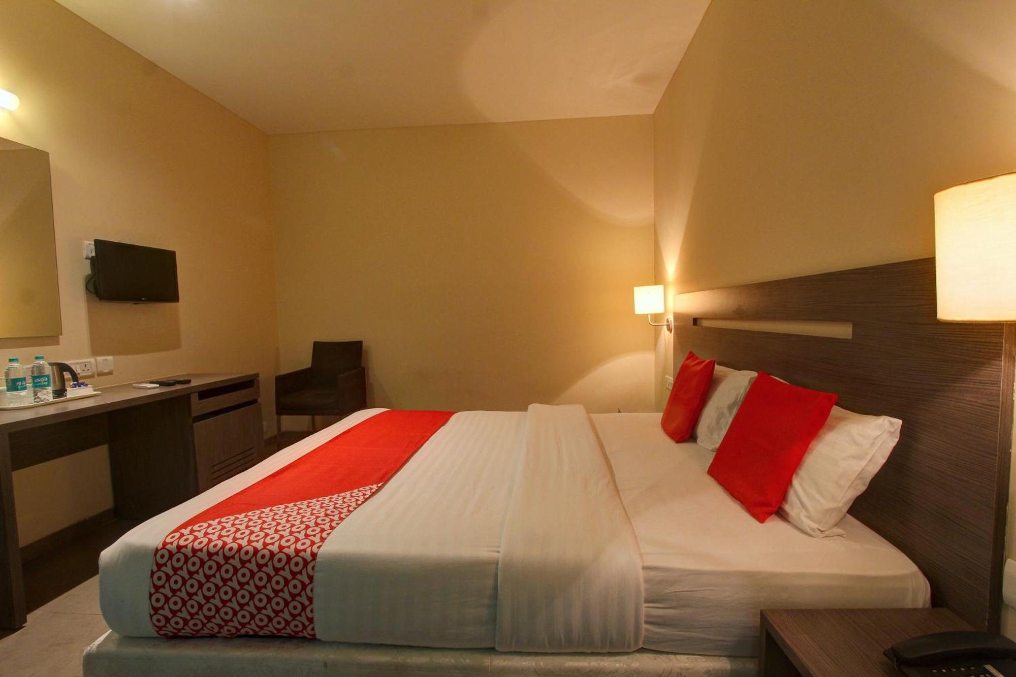 Golden Amoon Resort Narasapura Exterior foto