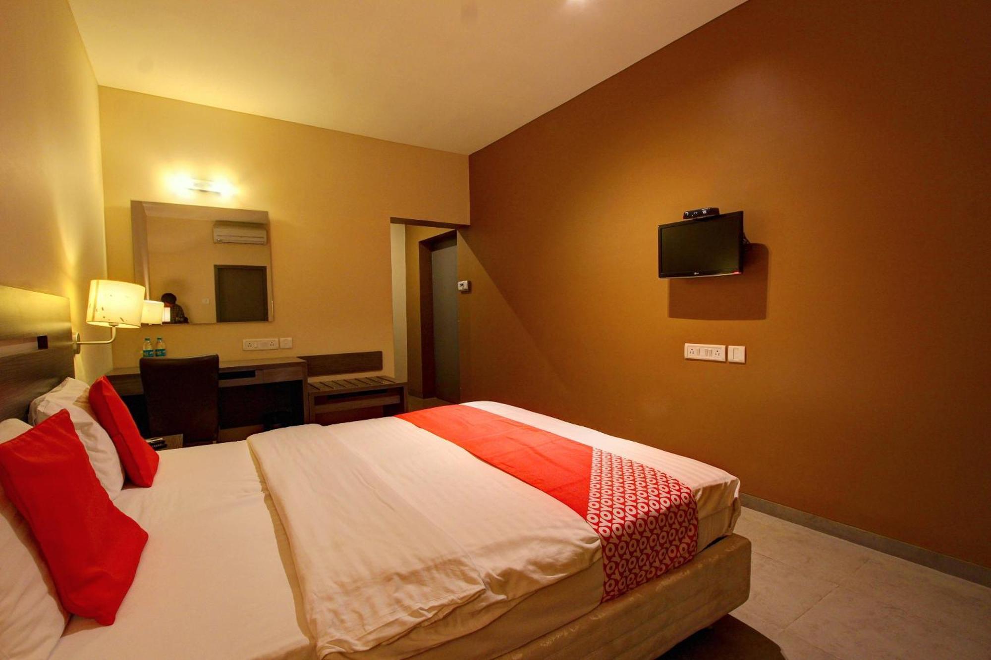 Golden Amoon Resort Narasapura Exterior foto