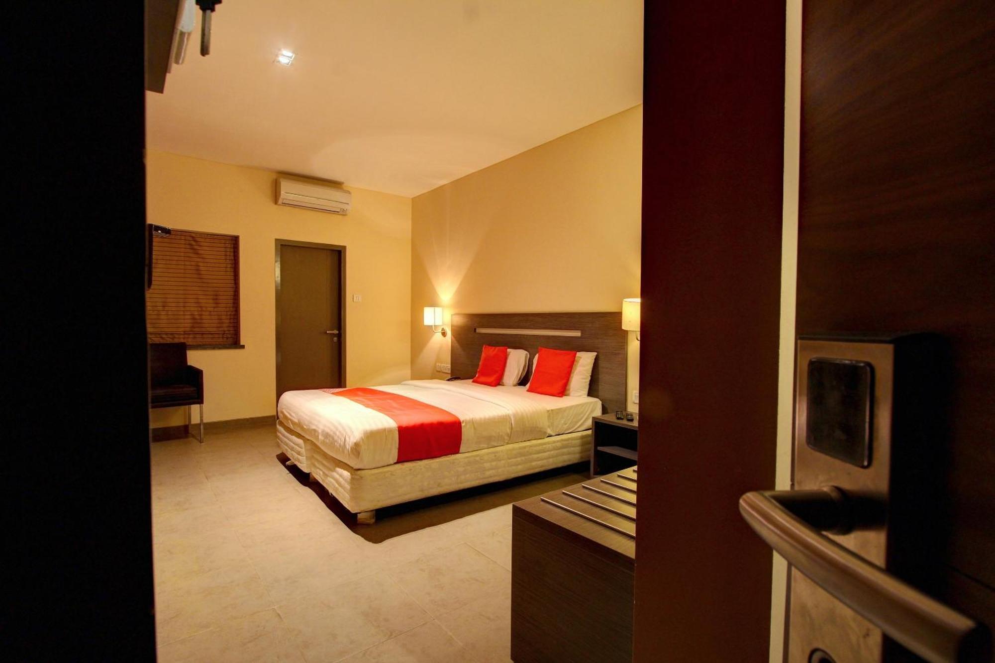 Golden Amoon Resort Narasapura Exterior foto