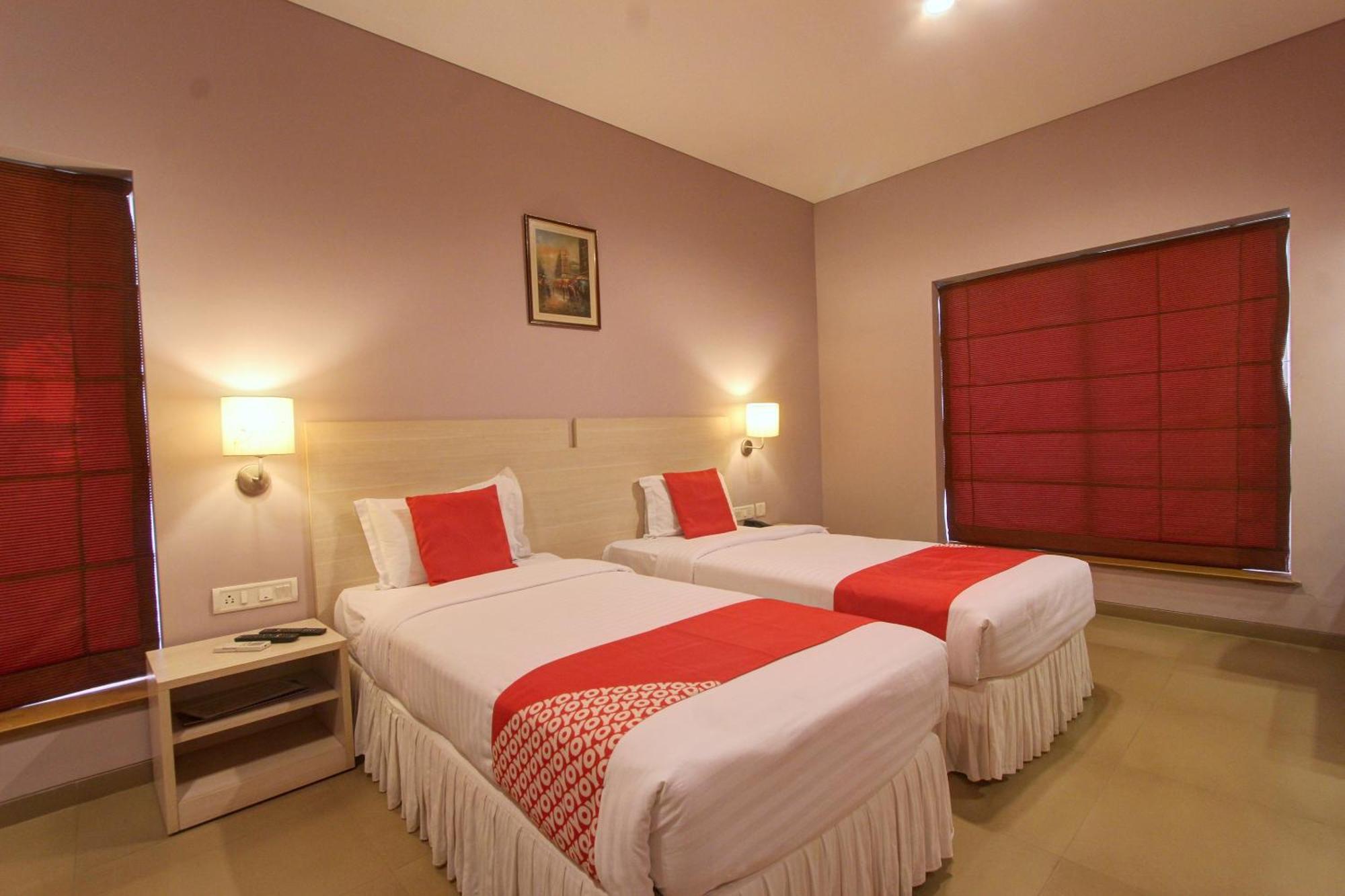 Golden Amoon Resort Narasapura Exterior foto