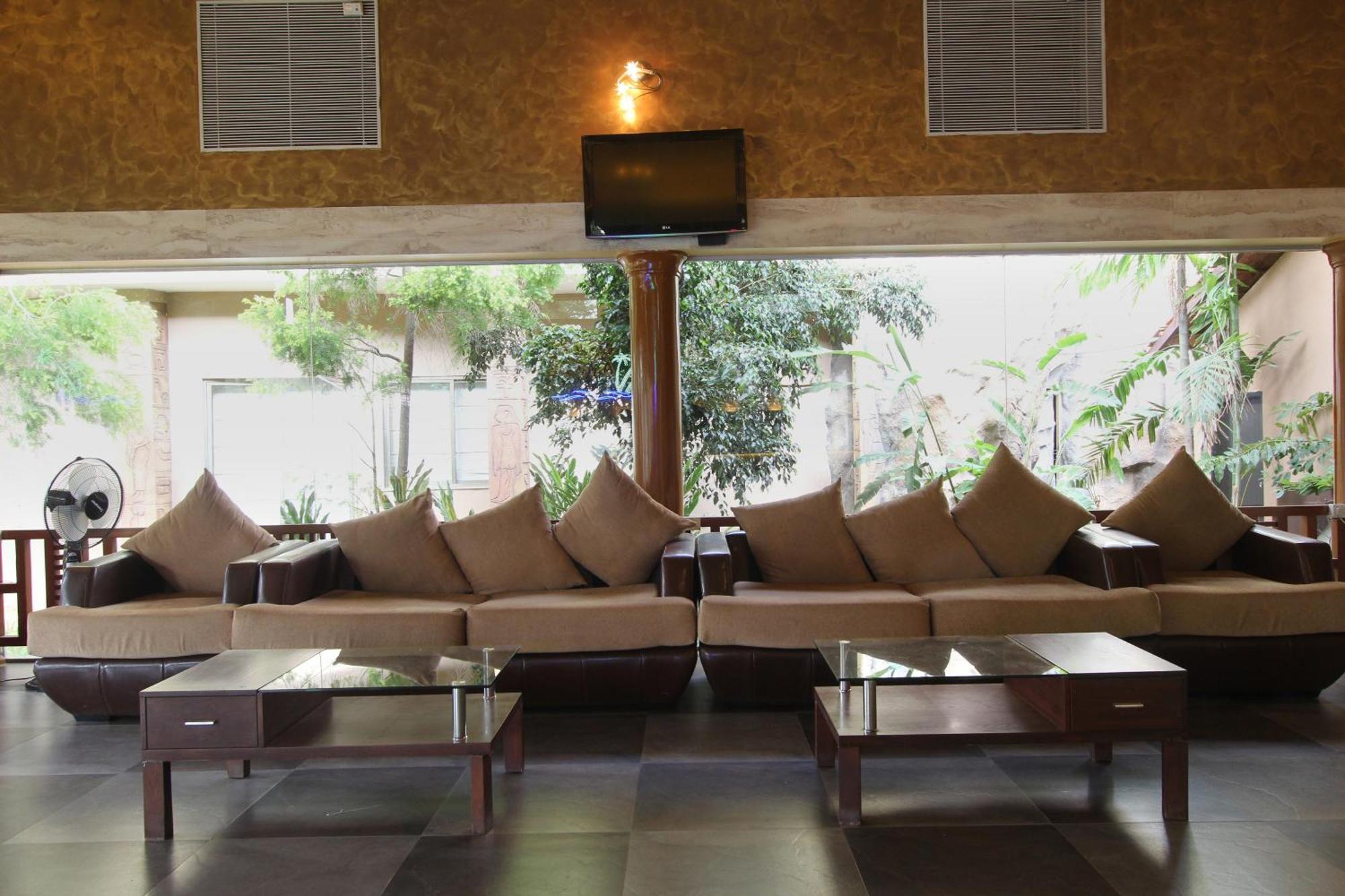 Golden Amoon Resort Narasapura Exterior foto