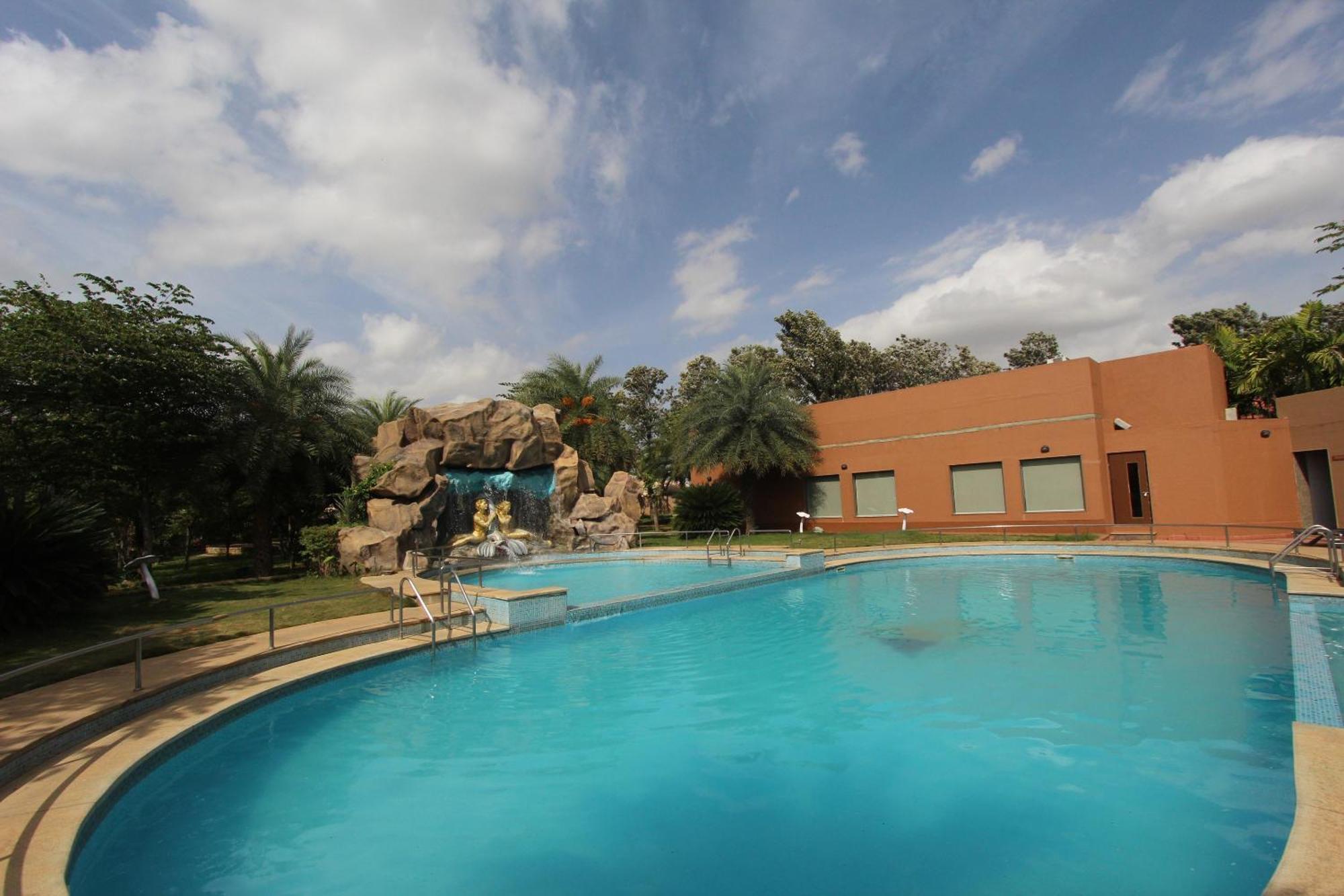 Golden Amoon Resort Narasapura Exterior foto