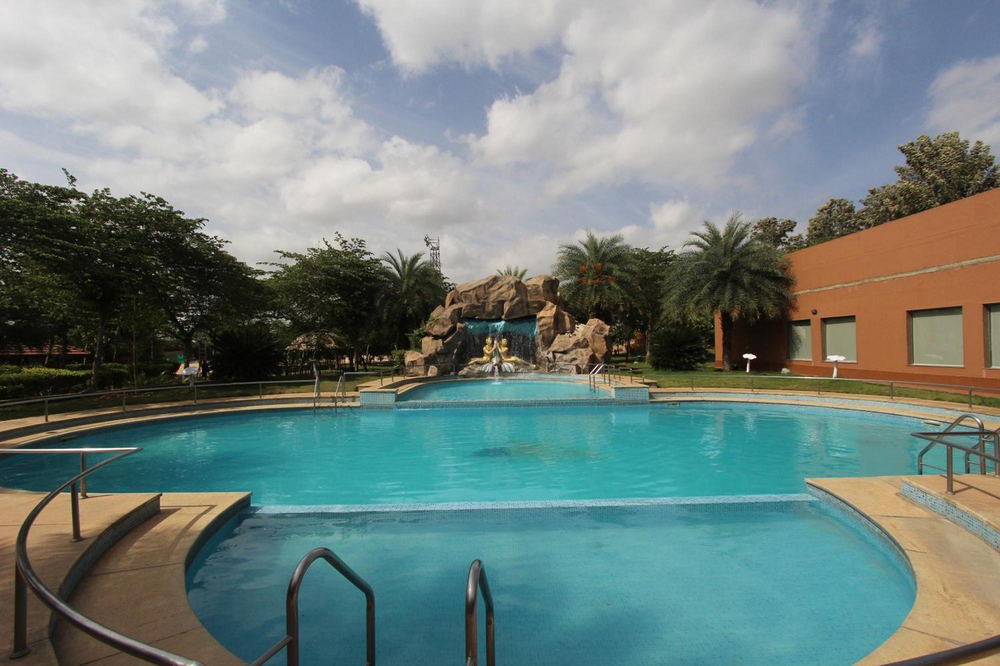 Golden Amoon Resort Narasapura Exterior foto