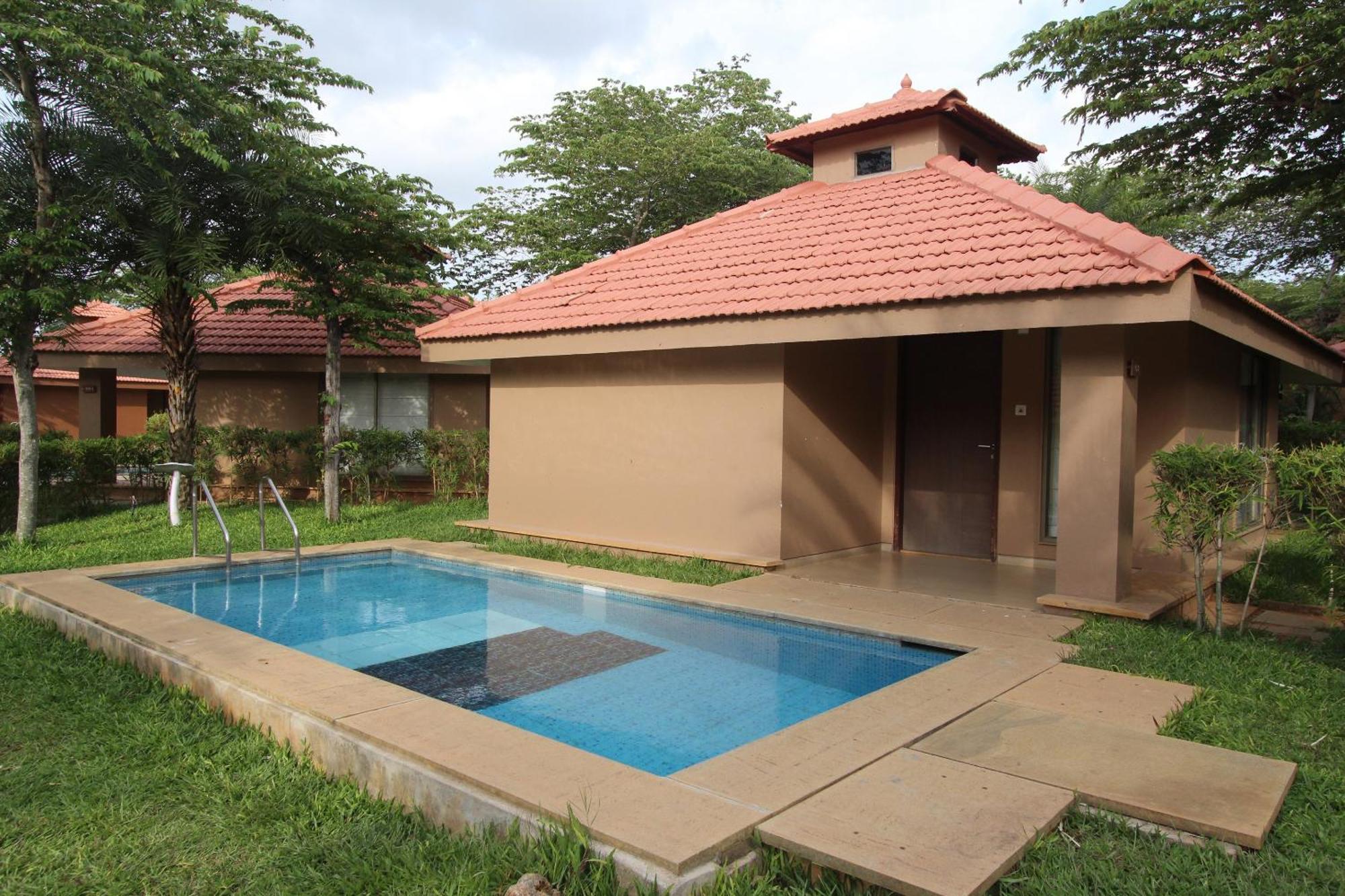 Golden Amoon Resort Narasapura Exterior foto