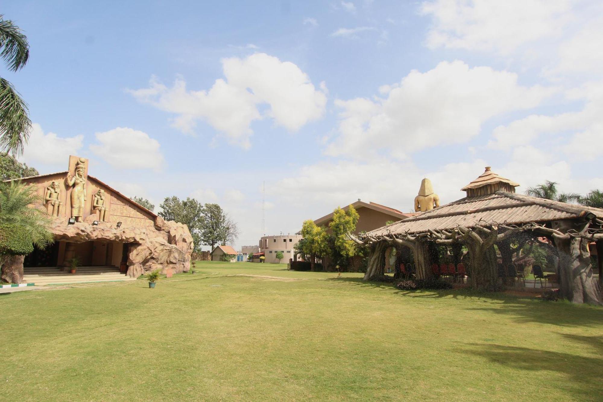 Golden Amoon Resort Narasapura Exterior foto