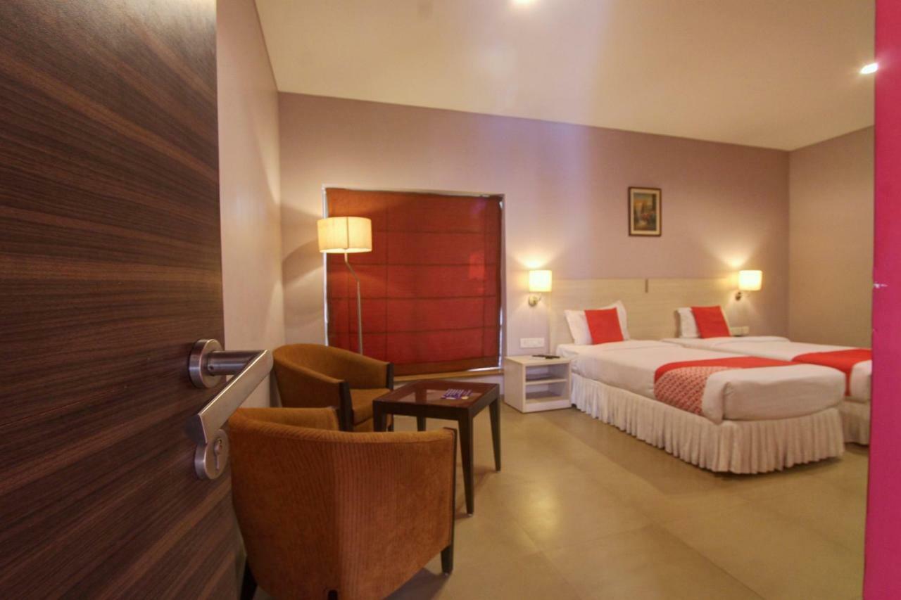 Golden Amoon Resort Narasapura Exterior foto